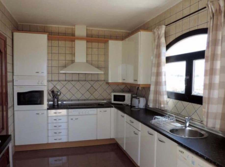 Riviera Park 7A - Air Con- Wi-Fi- Uk Channels- 5 Minutes Walking From The Sea Διαμέρισμα Tías Εξωτερικό φωτογραφία